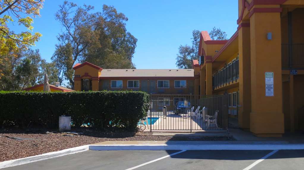 Americas Best Value Inn & Suites 埃斯孔迪多 外观 照片